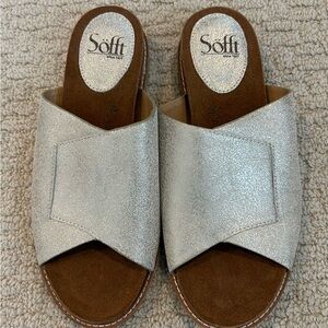 Sofft Shoe slide in champagne color